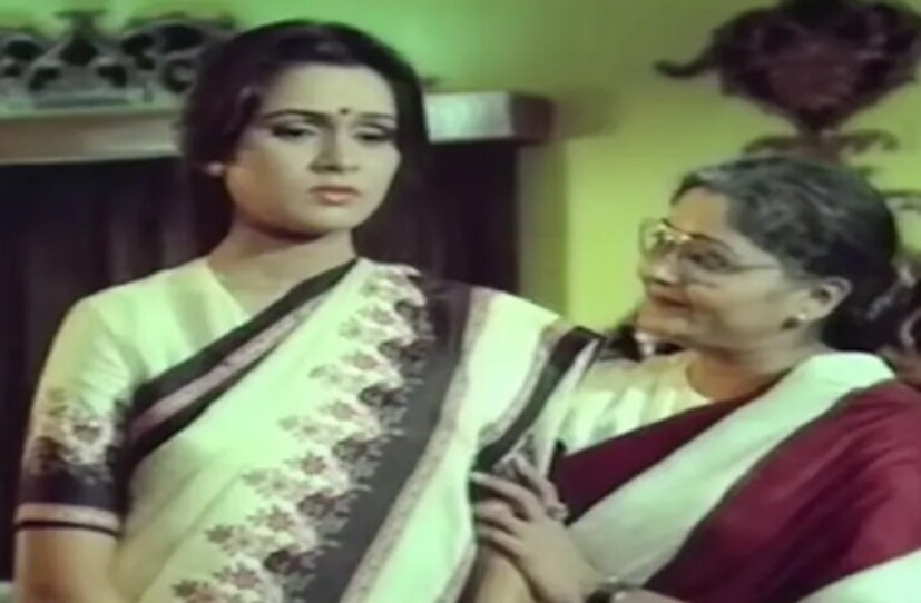 আসলে, মিঠুন চক্রবর্তী এবং পদ্মিনী কোলহাপুরের 'পেয়ার ঝুকতা নহি' ছিল পাকিস্তানি ছবি 'আয়না'-এর রিমেক এবং এর পরে অনেক হিন্দি ছবি পাকিস্তানি ছবি থেকে নকল করা হয়েছিল। আপনি জেনে অবাক হবেন যে 'পেয়ার ঝুকতা নহি' ৭৫ সপ্তাহ ধরে প্রেক্ষাগৃহে চলেছিল। (ছবি সৌজন্যে: IMDb)