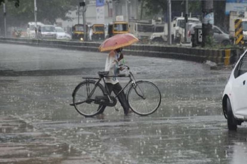 বৃহস্পতি এবং শুক্রবার দুদিনই বৃষ্টির তাণ্ডব চলবে জেলায় জেলায়। তবে ঝড়বৃষ্টির পরিমাণ কমবে শনিবার থেকে। 