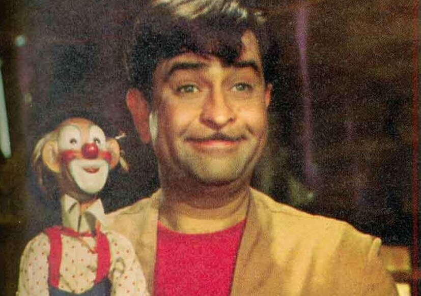 তবে, এই সময়ে শ্রী ৪২০ অভিনেতার উদ্দেশ্য স্পষ্ট করতে রঞ্জিত বেশি সময় নেননি। অভিনেতা প্রকাশ করেছেন যে রাজ কাপুর কখনও অভিনেত্রীদের সঙ্গে প্রেম করেননি এবং তাদের নিজের মেয়ে বলে ডাকতেন। তিনি বললেন, 'এটা করার সময় তিনি ফ্লার্ট করেননি যা তাঁর কোনও কুইঙ্গিত ছিল না৷' যখন তিনি অভিনেত্রীকে কোলে বসতে বলতেন, তখন তিনি তাকে 'পুত্তর' (মেয়ে) বলে ডাকতেন। 