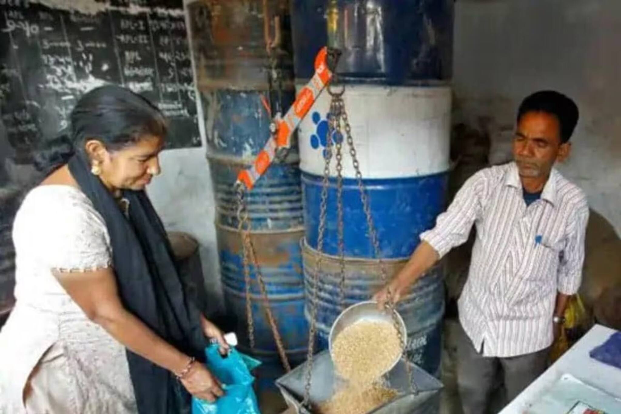 রেশন কার্ডধারীদের জন্য নয়া নির্দেশ, চলতি মাসের মধ্যে এই কাজটি না করলে পড়বেন মুশকিলে