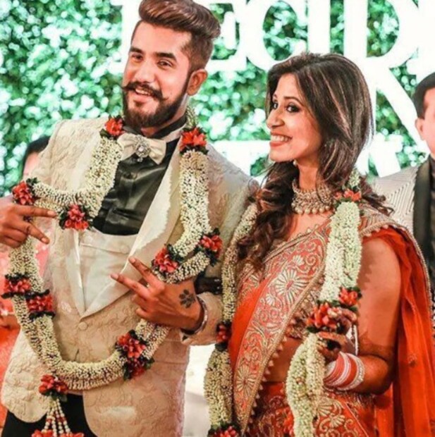 কিশওয়ার মার্চেন্ট মুসলিম। এদিকে, সুয়াশ একটি হিন্দু পঞ্জাবি পরিবারের সন্তান। তবে, কিশওয়ার মার্চেন্ট অনেকবার স্পষ্ট করে বলেছেন যে ধর্ম কখনই তাদের বিবাহের পথে বাধা ছিল না। ২০১৬ সালে দু’জনের বিয়ে হয়।
