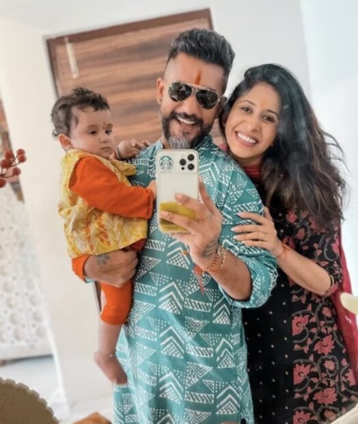 কিন্তু, এই দম্পতিকে ট্রোলের মুখোমুখি হতে হয়েছিল। অনেকেই দু’জনের বয়সের পার্থক্যের সমালোচনা করেছেন। তারা এটা লক্ষ্য করেনি। ২০২১ সালে তাদের একটি ছেলে, নির্ভার, জন্মগ্রহণ করে।