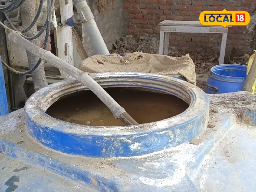 দেশীয় তরল সার তৈরি করতে ২ লিটার জল, দই, হলুদ, গুড় ও গোবরের মিশ্রণ তৈরি করতে হবে। এর পরে, এই মিশ্রণটি একটি বড় ড্রামে প্রায় ১২ ঘন্টা রাখতে হবে।