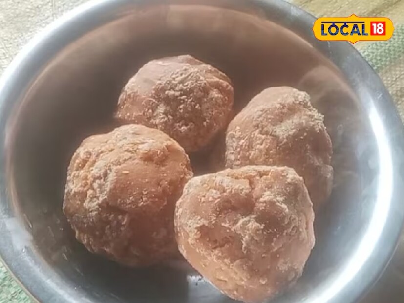 বাজারে অনেক ধরনের সার পাওয়া গেলেও সবগুলোতেই রাসায়নিক থাকে। যে কারণে কখনও কখনও তাদের ব্যবহার উদ্ভিদের জন্য ক্ষতিকারক হতে পারে। এজন্য বাড়িতে কিছু ঠান্ডা তরল সার প্রস্তুত করা গুরুত্বপূর্ণ।