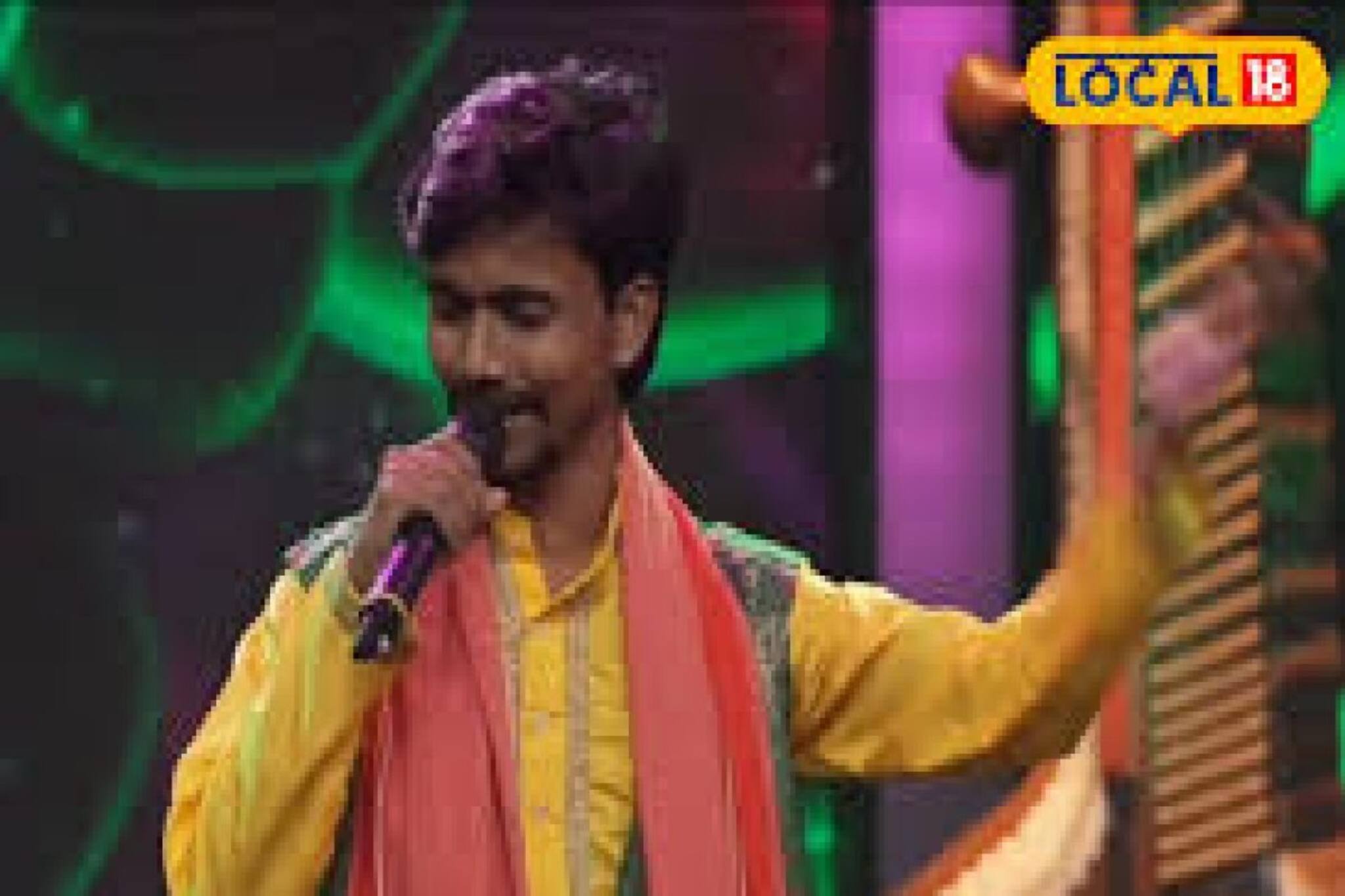 দূরদর্শনের মঞ্চে আলোড়ন ফেলেছেন এই যুবক! ভোজপুরি গান ধরতেই সবার গায়ে কাঁটা, চেনেন তাঁকে?