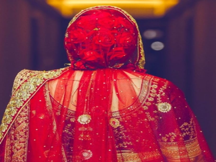 ঘটনায় যৌতুক সংক্রান্ত অভিযোগে মামলা দায়ের করেছে পুলিশ। রিধন্যার স্বামী কবিনকুমার এবং তার বাবা-মাকে গ্রেফতার করেছে পুলিশ। এই ঘটনা জনসাধারণের মধ্যেও তীব্র ক্ষোভের জন্ম দিয়েছে। ঝড় উঠেছে সোশ্যাল মিডিয়াতেও। Representative Image