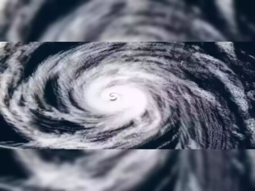 ওড়িশা, পঞ্জাব এবং উত্তর প্রদেশ, হিমাচল প্রদেশে ভারী বৃষ্টির পূর্বাভাস দিয়েছে আইএমডি। তামিলনাড়ু, পণ্ডিচেরি, করাইকালেও চলবে ভারী বৃষ্টি। সিকিম এবং পশ্চিমবঙ্গেও ভারী বৃষ্টির আশঙ্কা।