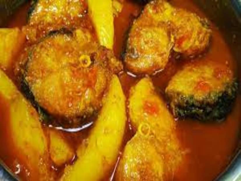 শুধু তাই নয়, এই মাছে ক্যালোরির পরিমাণ কম থাকায় যাঁদের অতিরিক্ত মেদ রয়েছে, তাঁরা নিয়মিত এই মাছ খেতে পারেন। উচ্চ রক্তচাপের ঝুঁকি কমাতেও এই মাছের জুড়ি নেই। একইসঙ্গে উচ্চ রক্তচাপ থাকলে তা কমাতেও সাহায্য করে রুই মাছ।