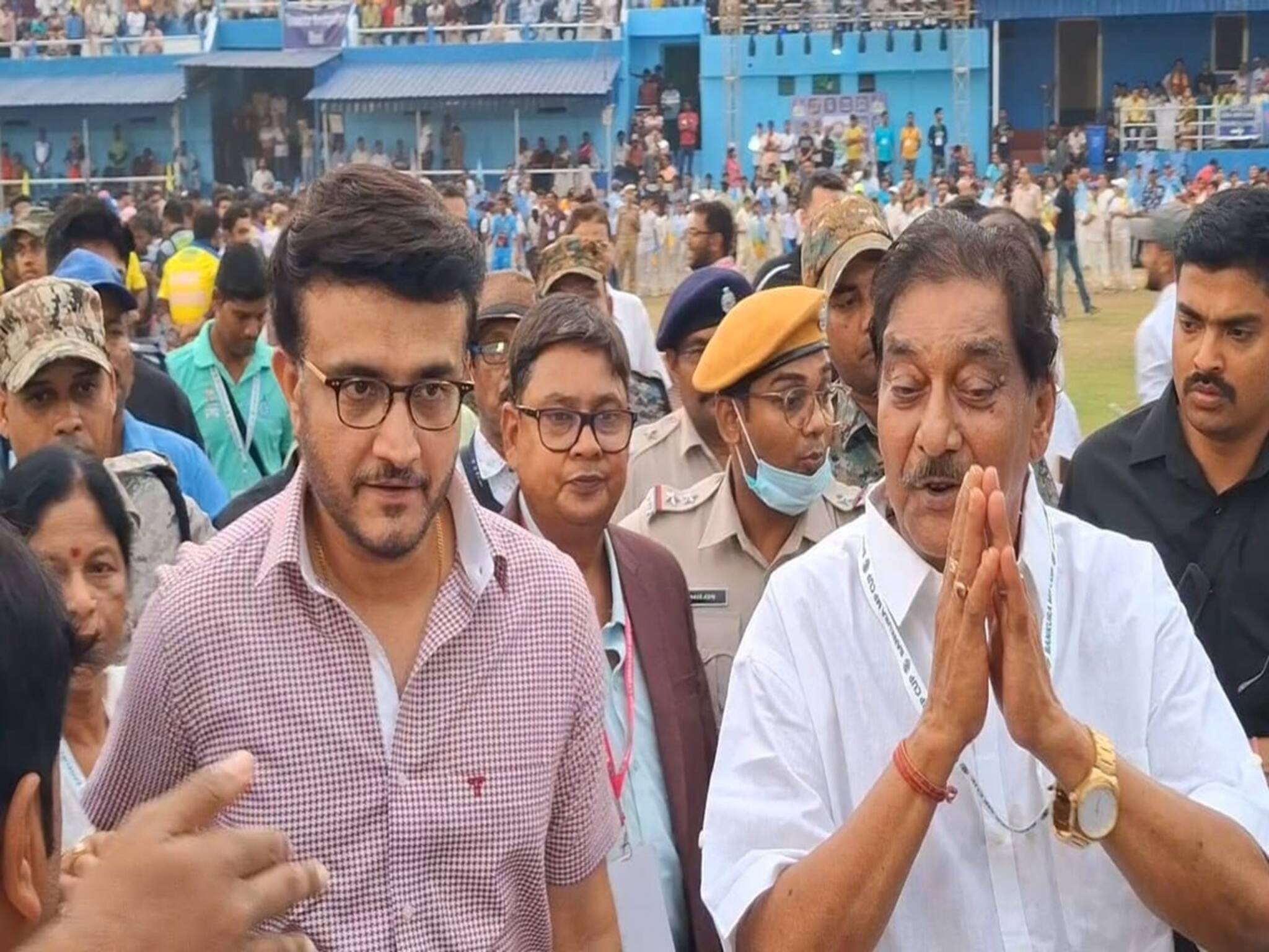 খোদ সৌরভ গঙ্গোপাধ্যায় হাতের নাগালে, নিজের চোখকে বিশ্বাস করতে পারছে না এই জেলার মানুষ