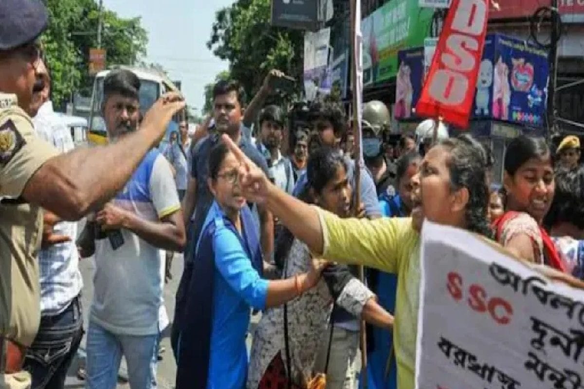SSC Primary Teacher Recruitment: ২০১৬-র নিয়োগে কারা কারা ‘অযোগ্য’ নন? স্কুল শিক্ষা দফতরকে বিস্তারিত তালিকা পাঠাল SSC SSC sent detailed list of ineligible candidates 2016-ssc-recruitment-what education-department declared know latest update details