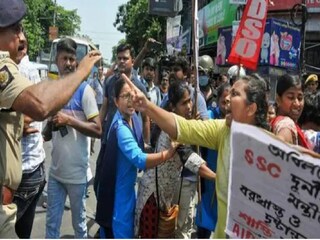 ২০১৬ সালের শিক্ষক নিয়োগ মামলায় অযোগ্য প্রার্থীদের তালিকা পাঠানোর পর এবার অযোগ্য তালিকার বাইরে থাকা প্রার্থীদের বিশদ তালিকা স্কুল শিক্ষা দফতরকে পাঠিয়েছে এসএসসি। 