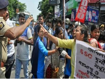 ২০১৬ সালের শিক্ষক নিয়োগ মামলায় অযোগ্য প্রার্থীদের তালিকা পাঠানোর পর এবার অযোগ্য তালিকার বাইরে থাকা প্রার্থীদের বিশদ তালিকা স্কুল শিক্ষা দফতরকে পাঠিয়েছে এসএসসি। 