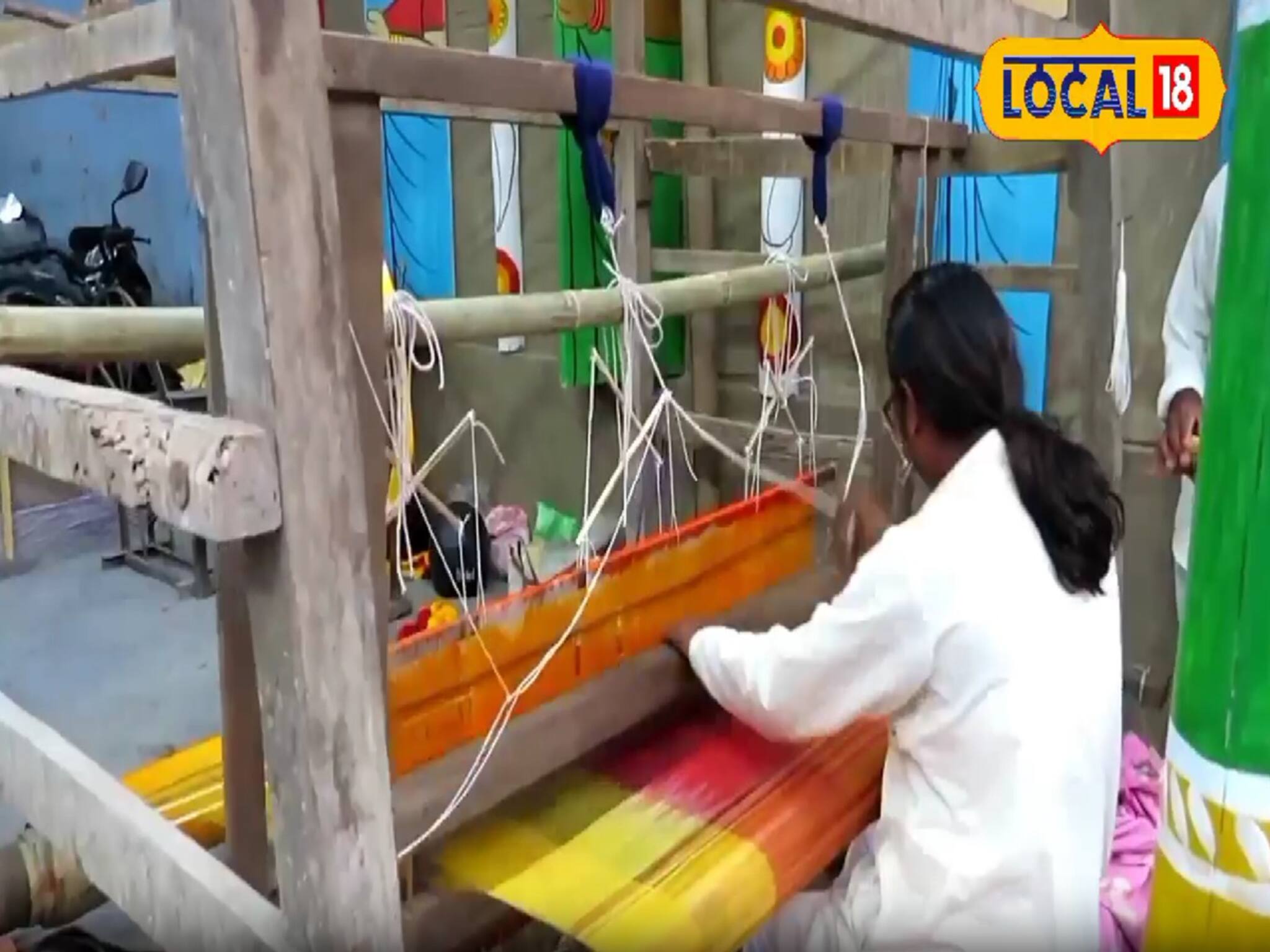 দামে কম, হাতে গরম! অর্ডার দিলেই দুদিনে মিলবে পছন্দমত তাঁতের শাড়ি, কোথায় জানেন