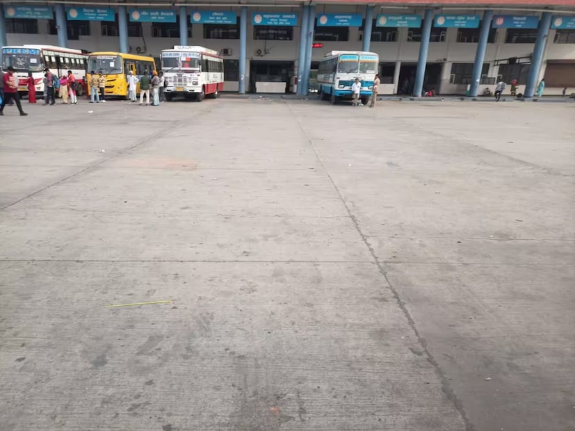 অন্যদিকে, অম্বালা ক্যান্ট বাস স্ট্যান্ড ইনচার্জ ভীম সিং জানান, ‘‘এখানে প্রচুর পাবলিক আসা-যাওয়া করে। ওই তরুণী টয়লেটে গিয়েছিলেন ব্যাগ সিঁড়িতে রেখে। যদিও সিসিটিভিতে চোর ধরা পড়েছে এবং তাকে চিহ্নিত করা হয়েছে এবং আশা করা হচ্ছে যে সে দ্রুত ধরা পড়বে।’’