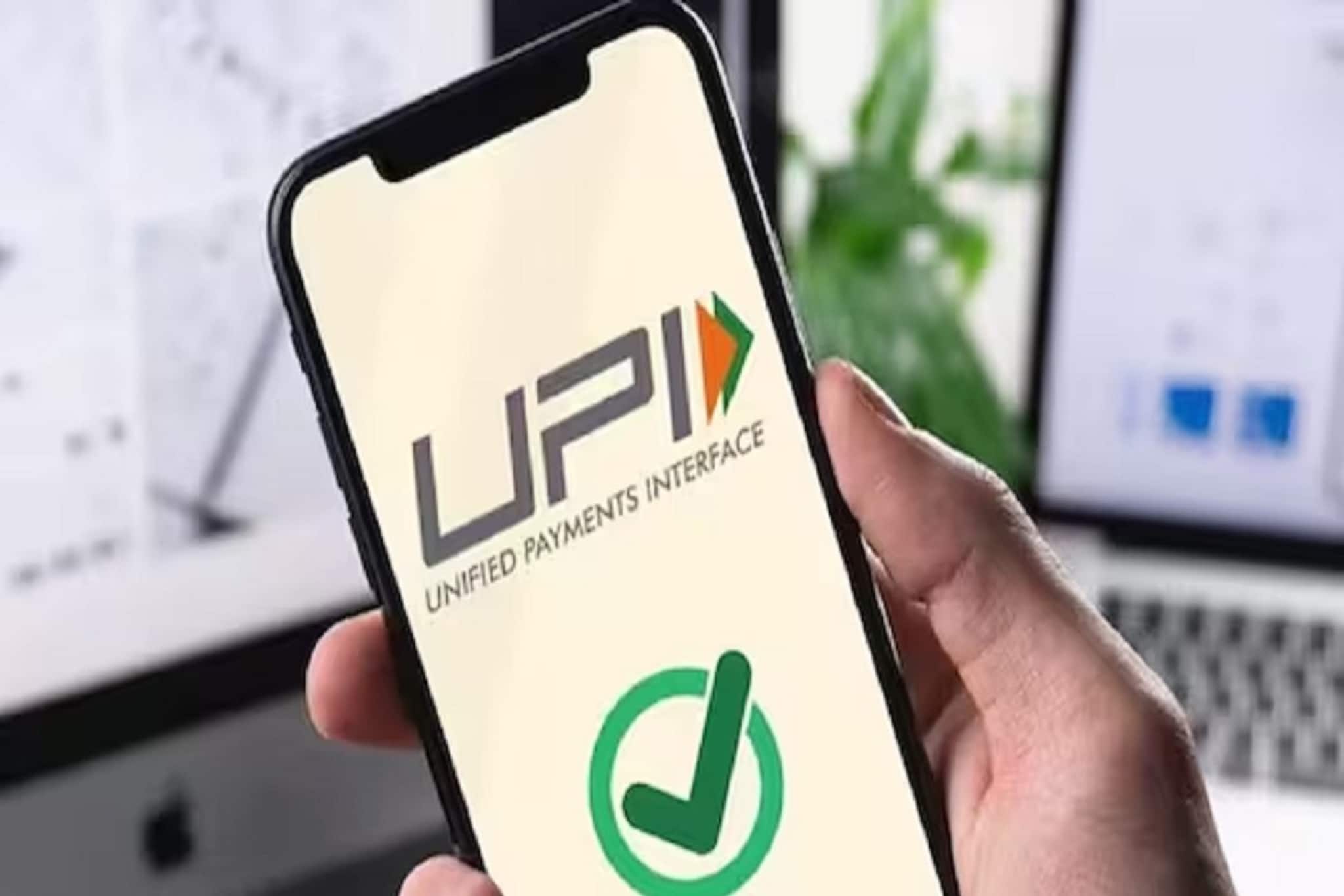 Fact Check: এবার থেকে UPI-তে ২০০০ টাকার লেনদেনের উপর গুনতে হবে GST? আসল সত্যিটা কী?