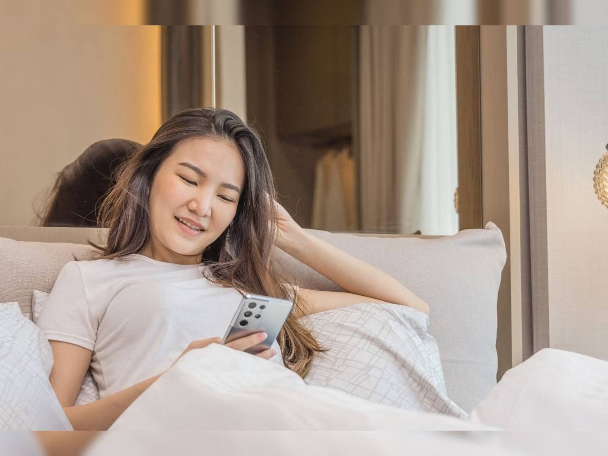 Dangers of Sleeping With Phone: আপনি কি বালিশের নিচে ফোন রেখে ঘুমান? এখনই সাবধান না হলেই সব শেষ! পিছু ছাড়বে না এইসব ভয়াবহ রোগ!