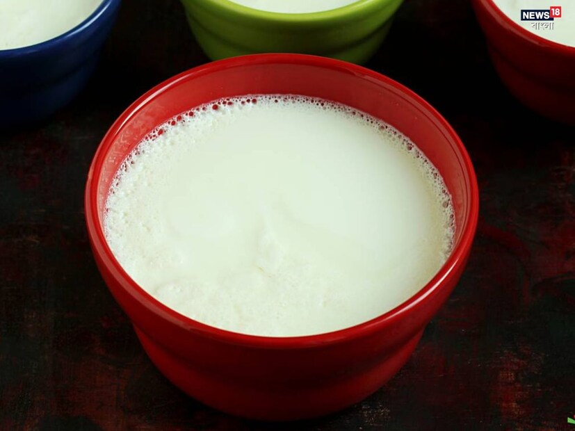 ওজন কমানো থেকে রোগ প্রতিরোধ ক্ষমতা বাড়ানো, নানা গুণ আছে টক দইয়ে। বিশেষ করে ওজন কমিয়ে যাঁরা রোগা হতে চাইছেন, তাঁদের রোজ খাওয়ার পাতে টক দই রাখা উচিত।