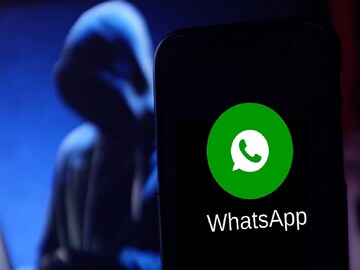 হ্যাকার হইতে সাবধান! সাইবার প্রতারকদের টার্গেট হোয়াটসঅ্যাপ, সুরক্ষিত রাখবেন কী ভাবে? হ্যাকার হইতে সাবধান! সাইবার প্রতারকদের টার্গেট হোয়াটসঅ্যাপ, সুরক্ষিত রাখবেন কী ভাবে?