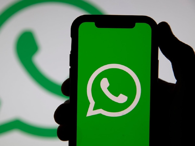 WhatsApp New Chat Feature: ১. WhatsApp জানিয়েছে'অনলাইন' লেখা এখন এখন গ্রুপ চ্যাটেও কাজ করছে। রিয়েল-টাইমেই দেখা যাবে কতজন লোক 'অনলাইন' আছেন, এটা থাকবে ঠিক গ্রুপের নামের নীচে। 
