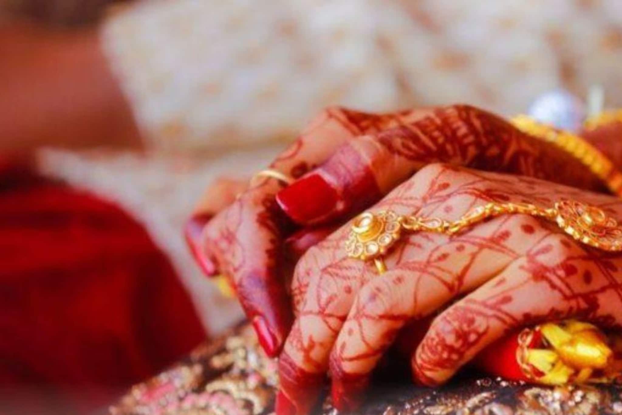 সপ্তাহে, মাসে, বছরে...কতবার ঘনিষ্ঠ হওয়া ‘উচিত’ স্বামী-স্ত্রীয়ের? বয়স অনুযায়ী কোনটা আদর্শ