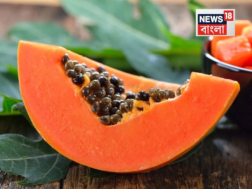 পেঁপে রক্তচাপ নিয়ন্ত্রণে সাহায্য করে, কিন্তু যদি কারও রক্তচাপ ইতিমধ্যেই কম থাকে, তাহলে অতিরিক্ত পেঁপে খেলে তাদের সমস্যা আরও বাড়তে পারে। অতিরিক্ত পেঁপে খেলে পাকস্থলীতন্ত্রের উপর খারাপ প্রভাব পড়তে পারে। অতিরিক্ত ফাইবারের কারণে কিছু লোকের কোষ্ঠকাঠিন্যের সমস্যা হতে পারে। এটি অতিরিক্ত খেলে শরীরে পানিশূন্যতা দেখা দিতে পারে।