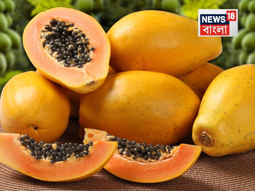 গর্ভাবস্থায় কাঁচা বা আধ পাকা পেঁপে খাওয়ার সময় সাবধান থাকুন৷ পেঁপের বীজে উপস্থিত উপাদানগুলি গর্ভপাতের ঝুঁকি বাড়িয়ে দিতে পারে। যদিও পাকা পেঁপে ভিটামিন এ এবং অন্যান্য পুষ্টিগুণে সমৃদ্ধ, তবুও গর্ভাবস্থায় এটি সীমিত পরিমাণে খাওয়া উচিত।