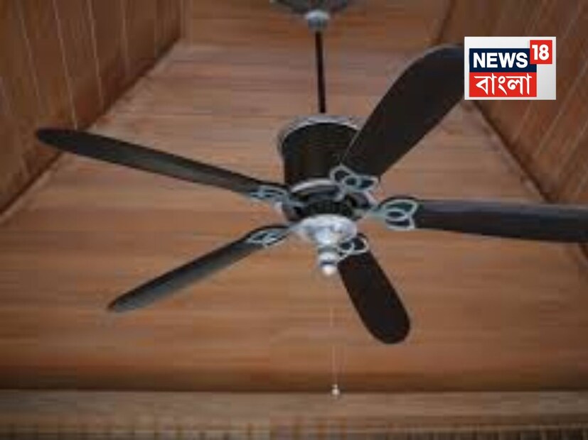 ইলেক্ট্রিক খরচ হওয়ার সূত্র হল, একটি পাখা একদিনে যত কারেন্ট খরচ করে = পাখায় থাকা রেটেড পাওয়ার X যতক্ষণ পাখা চলছে৷ অর্থাৎ, ৭৫ ওয়াটের পাখা ২৪ ঘণ্টা চললে কারেন্ট খরচ হয়, ৭৫ X ২৪ ওয়াট আওয়ার্স অর্থাৎ, একদিনে পাখা চালানোর পিছনে আপনার খরচ হবে ১৮০০ ওয়াট আওয়ার্স বিদ্যুৎ৷ 