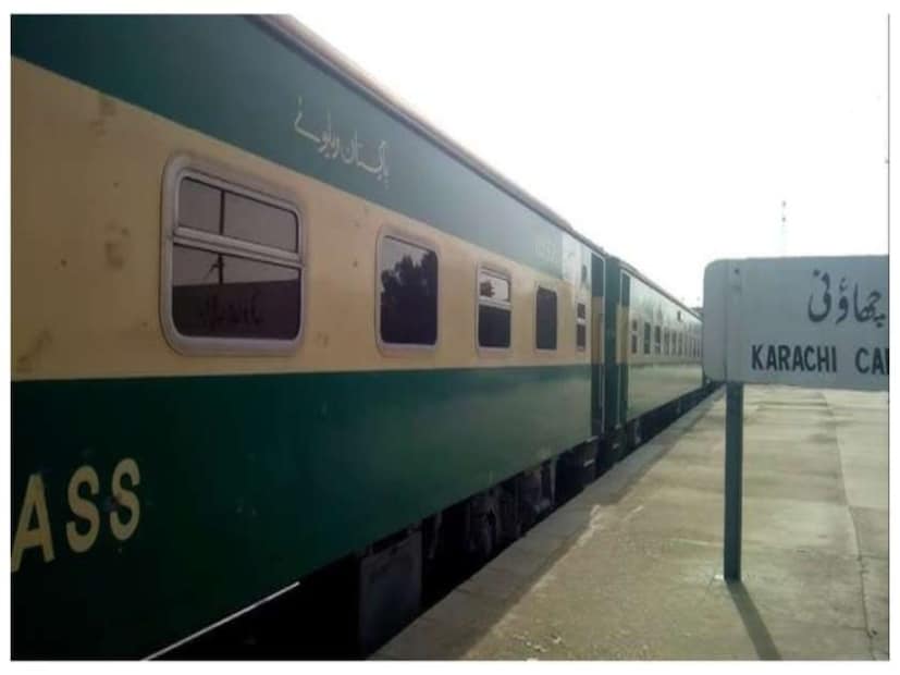 ট্রেনটি করাচি-পেশোয়ার মেইন লাইন (ML-1) দিয়ে যাতায়াত করে, তবে এটি যাত্রা শেষ করার জন্য শাহদারা বাগ-সাংলা হিল এবং খানেওয়াল-ওয়াজিরাবাদ শাখা লাইনের কিছু অংশও ব্যবহার করে থাকে।
