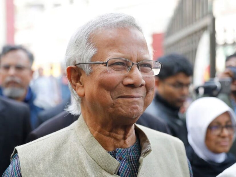 ব্রিটেনে গিয়ে শেখ হাসিনাকে ভারতে রাখা নিয়ে এক প্রশ্নোত্তর পর্বে ভারতের প্রসঙ্গ টেনে ইউনূস বলেন, “প্রধানমন্ত্রী মোদির সঙ্গে আমার কথা বলার সুযোগ হয়েছিল। তখন আমি বলেছিলাম আপনি তাঁকে (শেখ হাসিনা) ওখানে থাকতে দিয়েছেন। আমি তো আপনাকে নীতি পরিবর্তন করতে বাধ্য করতে পারি না, তবে উনি যাতে বাংলাদেশের মানুষের সঙ্গে আর যোগাযোগ না করেন সেটা নিশ্চিত করুন। কেন আমাদের দেশে উনি উত্তেজনা তৈরি করছেন। মোদি বলেন, ‘সমাজমাধ্যমে এসব হচ্ছে। সমাজমাধ্যমকে তো আমি নিয়ন্ত্রণ করতে পারি না’। আমাদের দেশে অগ্নিগর্ভ পরিস্থিতি তৈরি হচ্ছে, আর আপনি সমাজমাধ্যমে বলে এড়িয়ে যেতে পারেন না”।