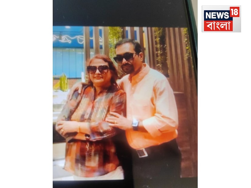 অন্যদিকে সল্টলেকের স্যাম্পেল সার্ভে অফিসে কর্মরত সমীরবাবু স্ত্রী এবং মেয়েকে নিয়ে গত ১৬ এপ্রিল কাশ্মীর বেড়াতে গিয়েছিলেন৷ আগামিকালই ফেরার কথা ছিল তাঁদের৷