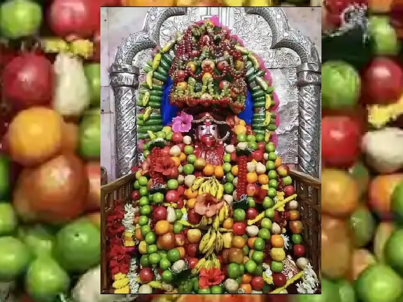 মা তারাকে দু'বার ভোগ নিবেদন করা হয়। রাতে প্রসাদ হিসেবে দেওয়া হয় পাঁচ রকমের ভাজা, খিচুড়ি, পাঁঠার মাংসের ভোগ। এই তিথিতে দেবীর আরাধনায় অশুভ কর্মফল নাশ হয় এবং শুভ ফলপ্রাপ্তি হয়।