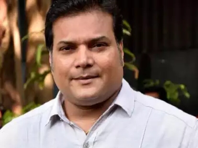 এরপর পায়ে আঘাতের কারণে তিনি খেলা থেকে সরে যান। বুঝেছিলেন খেলা ছাড়াও অভিনয়টা তিনি পারেন। তারপরেই অভিনয়ে আসা। বহু বিজ্ঞাপণেও দেখা গিয়েছে তাঁর মুখ।