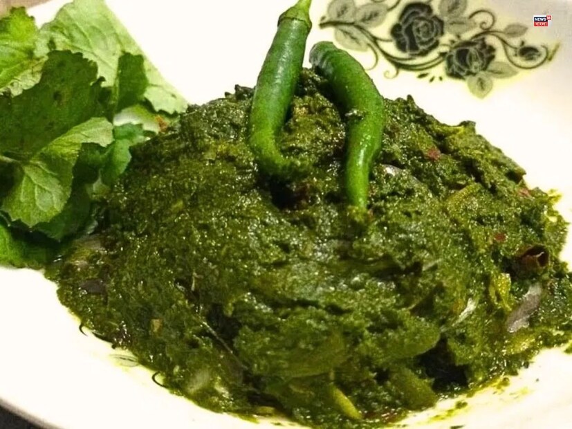 প্রথমে লাউ ভাল করে কেটে নিন। এরপর জল দিয়ে সেদ্ধ করে নিন। সেদ্ধ লাউ ভাল করে মিক্সিতে বেটে নিন। এতে দিন পরিমাণমতো নুন ও অল্প চিনি। 