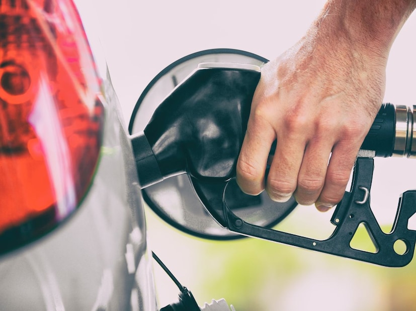 Petrol: এক মিনিট লাগবে, বুঝে যাবেন পেট্রোল আসল নাকি নকল! সহজ ‘কায়দা’ শিখে রাখুন Petrol: এক মিনিট লাগবে, বুঝে যাবেন পেট্রোল আসল নাকি নকল! সহজ ‘কায়দা’ শিখে রাখুন