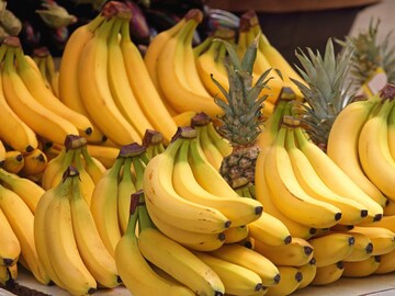 ব্রেকফাস্টে কলা খাওয়া ঠিক না ভুল? দুধ তো বটেই, এই ৫ জিনিসের সঙ্গে খেলেই পেট ফুলবে...