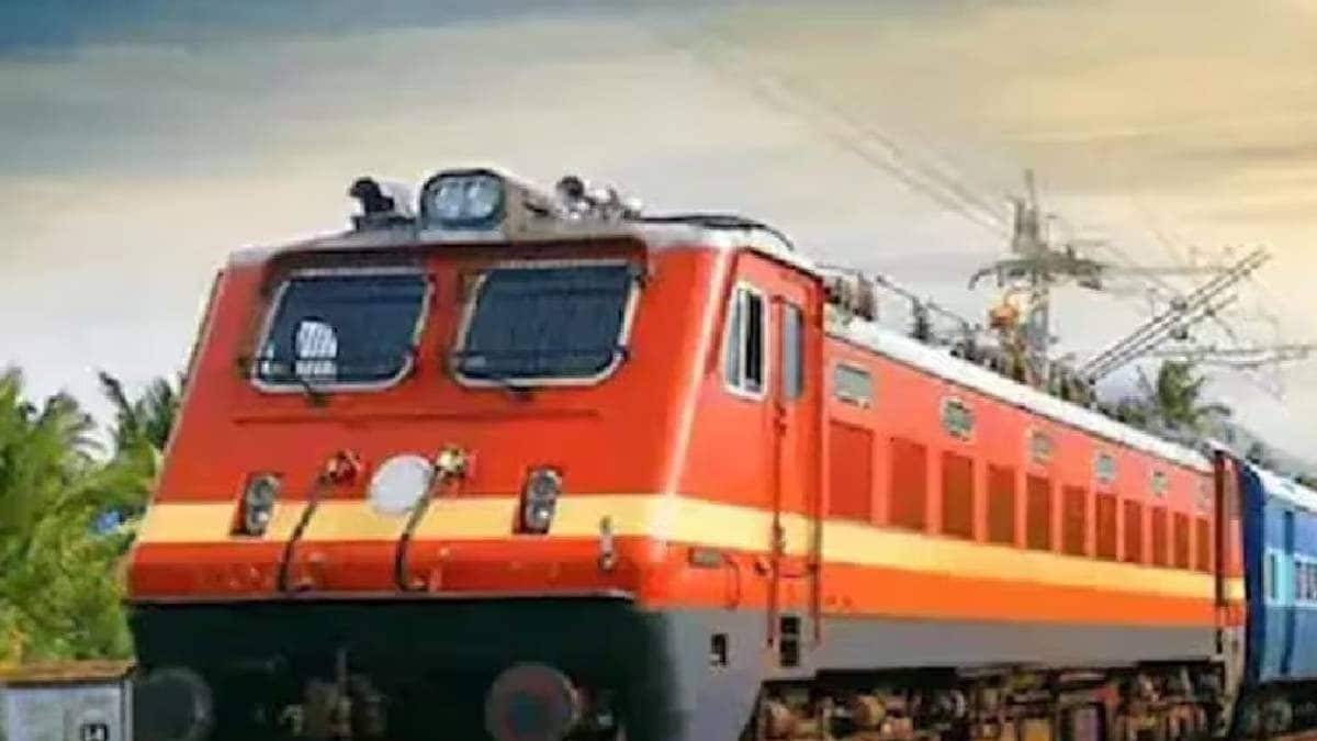 ট্রেনে যাতায়াত করেন, এই ৫ নিয়ম জানেন তো? সামান্য ভুলেও মহা বিপদে পড়বেন, হতে পারে হাজতবাস