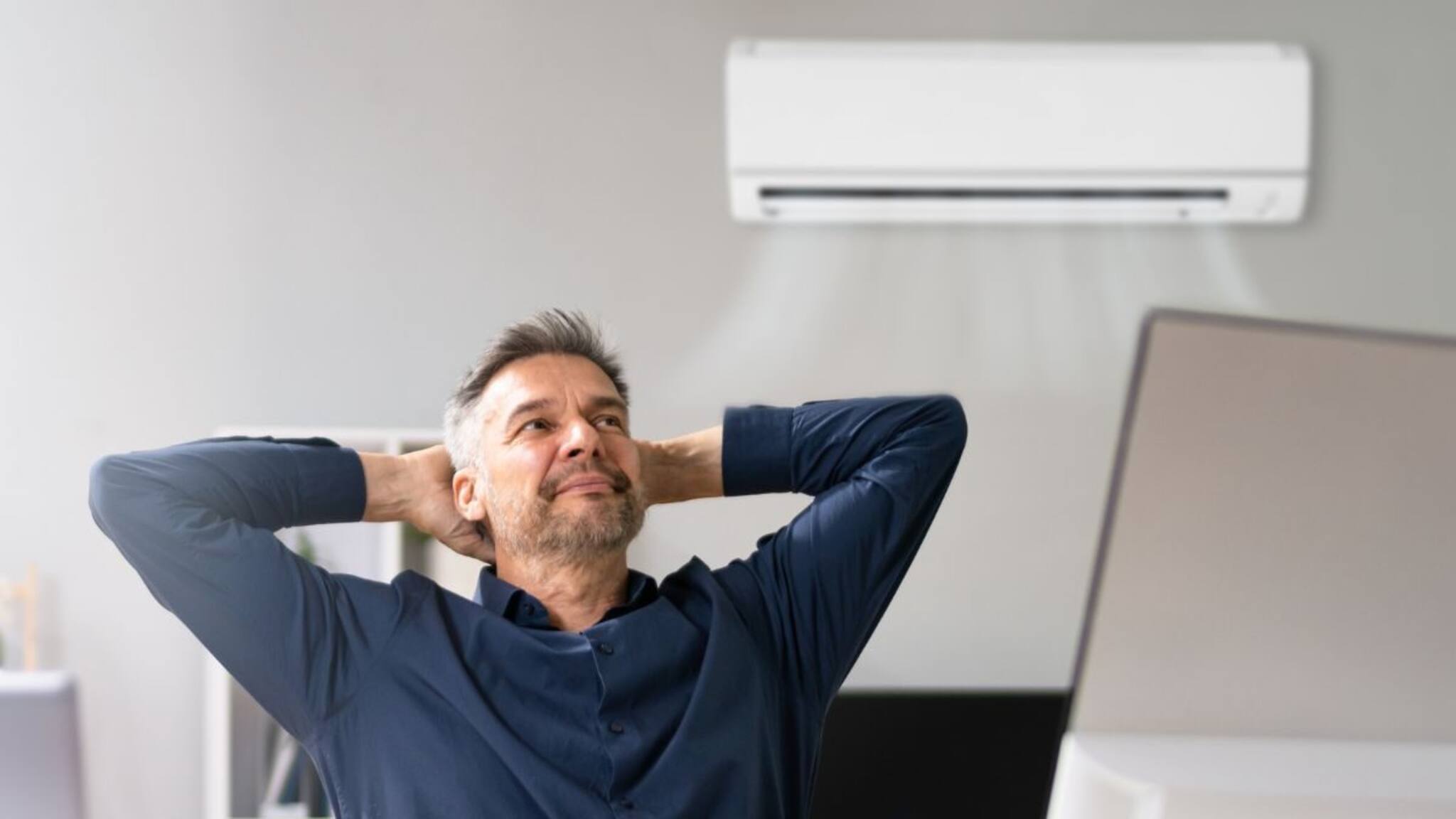 'ছোট্ট' একটা বদল করলেই হুড়মুড়িয়ে কমবে ইলেকট্রিক বিল... উল্টো দিকে হাঁটা দেবে, কতটা খরচ কমবে জানেন? অর্ধেক হয়ে যাবে