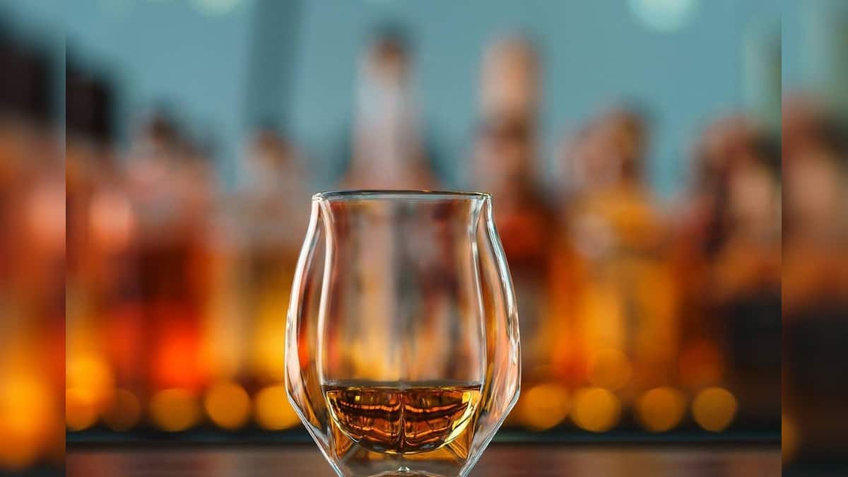 Alcohol : হুইস্কি, রাম, ভদকা, বিয়ার…! কোন মদে নেশার প্রভাব সব থেকে বেশি? অনেকেই জানেন না, মদ্যপানের অভ্যেস থাকলে জেনে নিন Alcohol : হুইস্কি, রাম, ভদকা, বিয়ার…! কোন মদে নেশার প্রভাব সব থেকে বেশি? অনেকেই জানেন না, মদ্যপানের অভ্যেস থাকলে জেনে নিন