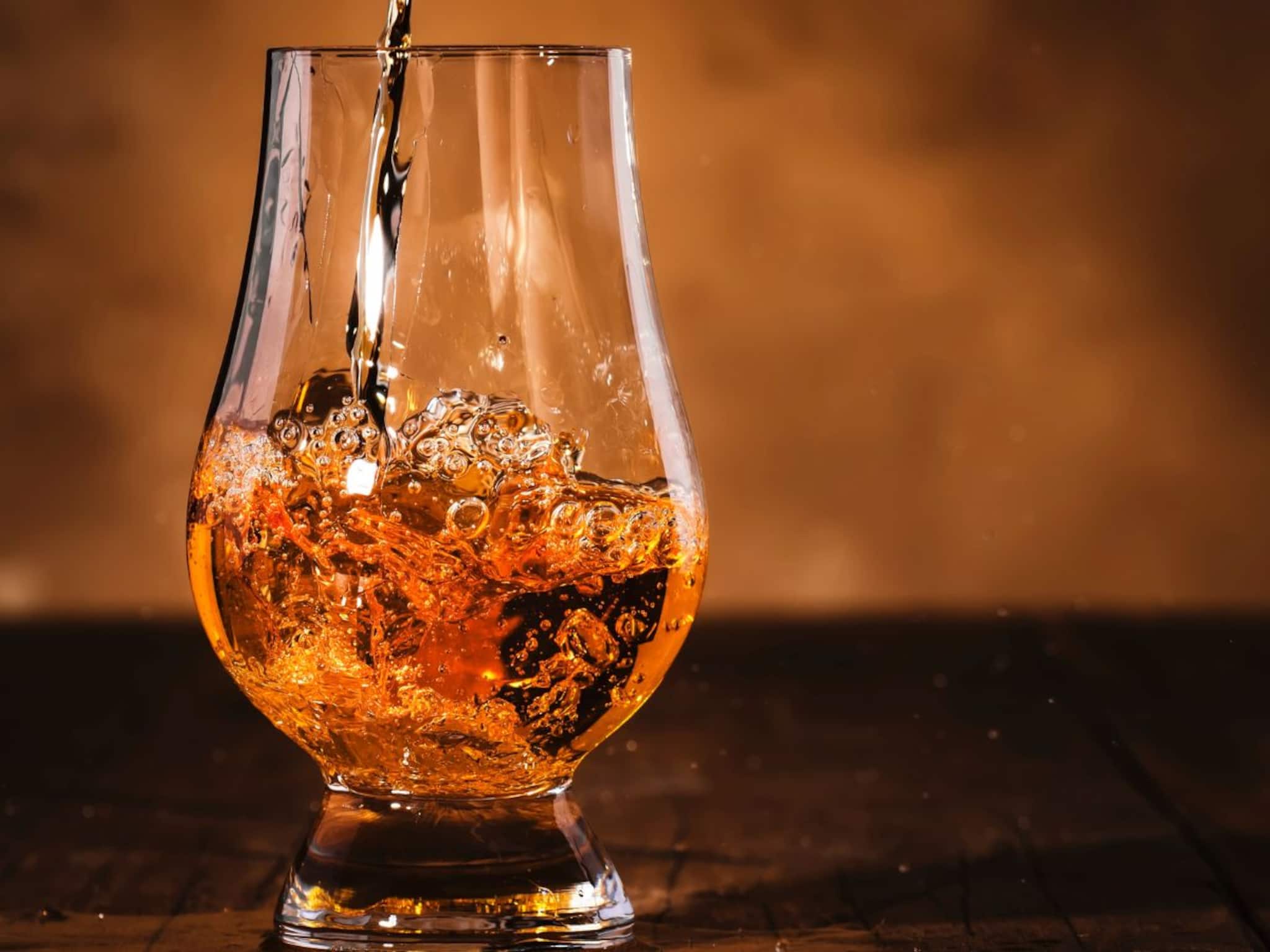 Liquor Price: মদের দাম বাড়ছে রাজ্যে, তবে শুধু এই লিকার পাবেন পুরোনো MRP-তে! ডিসেম্বর থেকে বাড়তি খরচ সুরাপ্রেমীদের