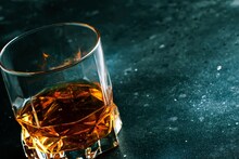 ক্রিসমাস আর নিউইয়ারে মদ্যপানের প্ল্যান? শুধু হ্যাংওভার নয়! হতে পারে হ্যাংজাইটি! কী সেটা জানেন?