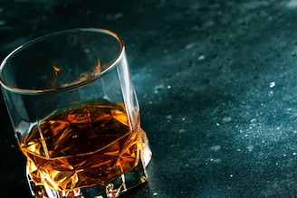 অতিরিক্ত মদ খেলেই কেন শুরু হয় হেঁচকি? চিকিৎসকদের ব্যাখা চমকে দেবে