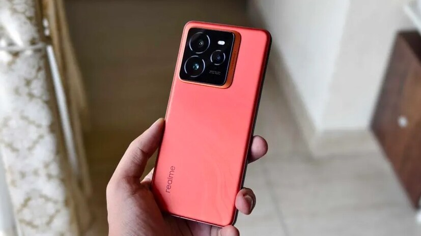 এই ফাঁস হওয়া তথ্যকে সাহায্য করেছে Geekbench-এর লিস্টিং। যা গত মাসে পুনরাবৃত্তি করে জানানো হয়েছিল যে, এই ফোনে থাকতে পারে ১২ জিবি RAM এবং Android 15-সহ Dimensity 9300 Plus Chip।