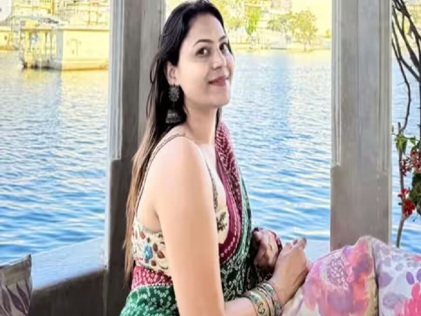 জ্যোতির গ্রেফতারির পর থেকেই তাঁর সমাজমাধ্যমের বিভিন্ন পোস্ট আতশকাচের নীচে রয়েছে। যেমন তদন্তকারীরা খুঁজে দেখছেন, তেমনই সমাজমাধ্যমের ব্যবহারকারীরাও বিভিন্ন তথ্য ছড়াচ্ছেন। 