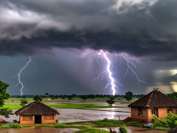 অল্প কিছুক্ষণের মধ্যেই বাংলার জেলা কাঁপিয়ে ধেয়ে আসছে ঝড়, সঙ্গে বজ্র-বিদ্যুৎ-বৃষ্টি