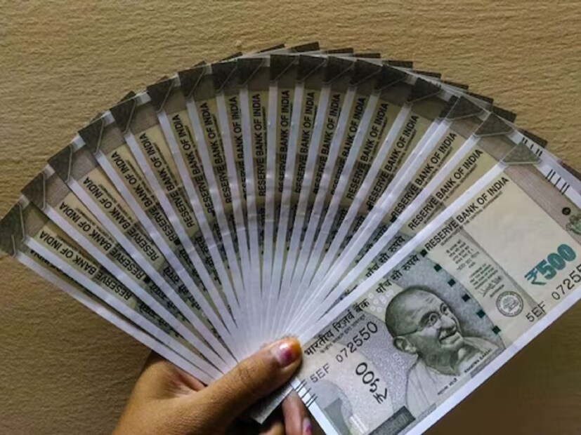 বিনিয়োগের উপর রিটার্ন (ROI): SBI ৫ বছরের FD -যদি কেউ ৬.৩০% হারে ৫ বছরের SBI FD-তে ৪,৫০,০০০ টাকা বিনিয়োগ করে:

আনুমানিক সুদ: ১,৬৫,১০৫ টাকা

মোট ম্যাচিউরিটির পরিমাণ: ৬,১৫,১০৫ টাকা