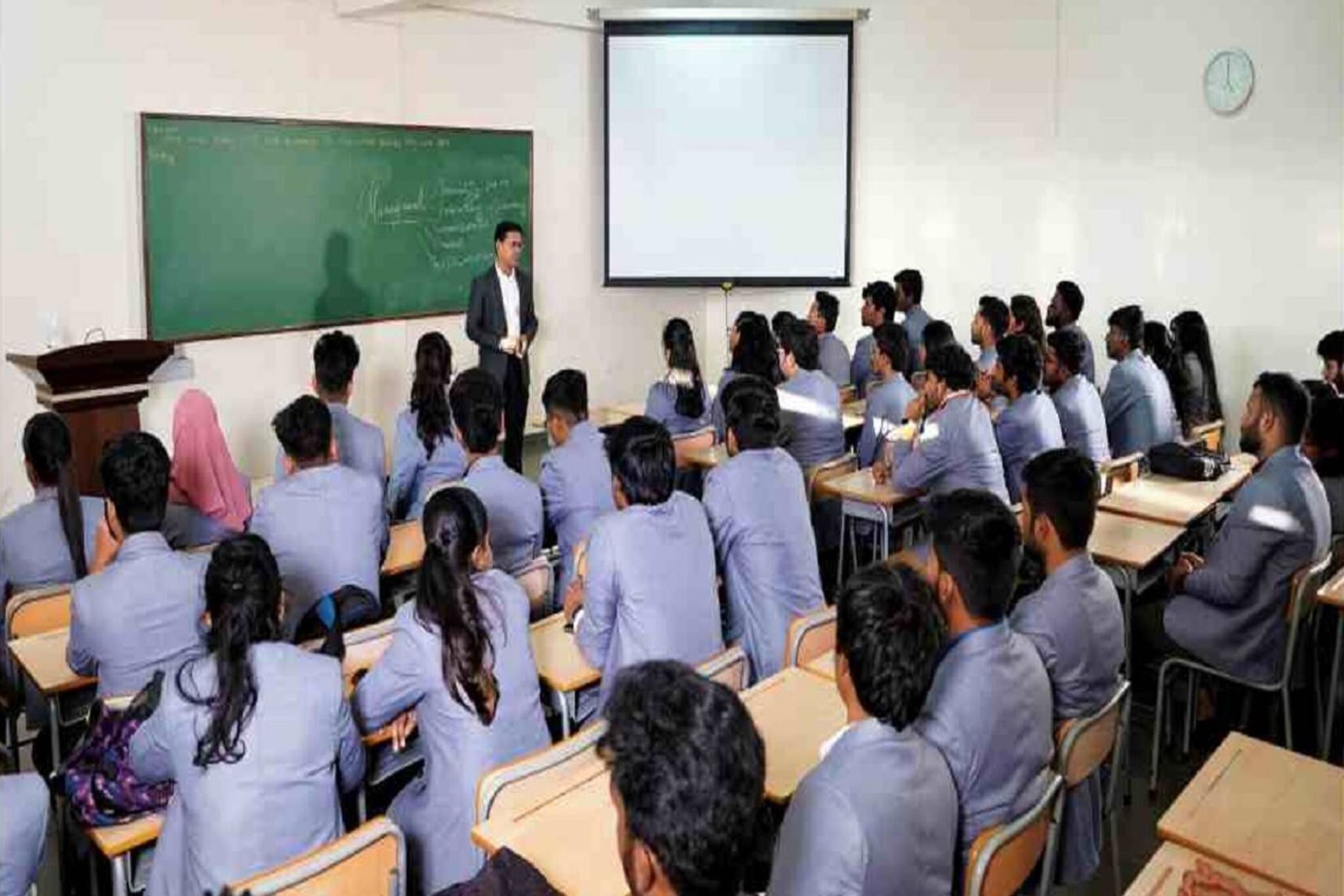 বার্ষিক ফি ৩৯ লাখ! কোন কলেজে? দেশের সবচেয়ে ব্যয়বহুল ৫ কলেজের ফি জানলে চোখ কপালে উঠবে!