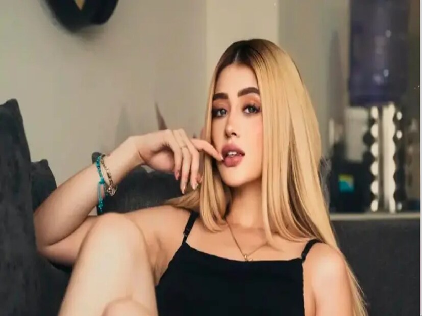 জালিস্কোর অ্যাটর্নি জেনারেলের দফতর জানিয়েছে, নিজের বিউটি সেলুন থেকে লাইভে এসে সোশ্যাল মিডিয়ায় ফলোয়ারদের সঙ্গে কথা বলছিলেন ভ্যালেরিয়া। (Image- Social Media)
