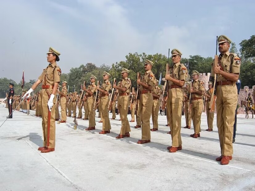 সাধারণ বিভাগের প্রার্থীরা ইউপিএসসি পরীক্ষা ছ’বার দিতে পারবেন এবংওবিসি প্রার্থীরা ৯ বার দিতে পারবেন এই পরীক্ষা। এসসি, এসটি প্রার্থীদের ক্ষেত্রে এই ধরণের কোনও নিয়ম নেই। আইপিএস পরীক্ষার পাঠ্যসূচি ইউনিয়ন পাবলিক সার্ভিস কমিশন (ইউপিএসসি) দ্বারা নির্ধারিত হয়।