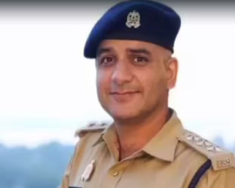 হ্যান্ডসাম ACP (Assistant Commissioner of Police), প্রেমে পড়েন IIT ছাত্রী, বাধা হয়ে দাঁড়ালেন স্ত্রী! বললেন ‘আমি তোমার স্বামীকে ভালবাসি’, তার পর যা হল...চমকে যাবেন! 