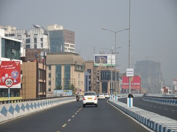 কলকাতা শহরে কি গোপনে কিছু ঘটছে? এজেসি বোস রোড ফ্লাইওভারের কাছে যা মিলল, শিউরে উঠল পুলিশও